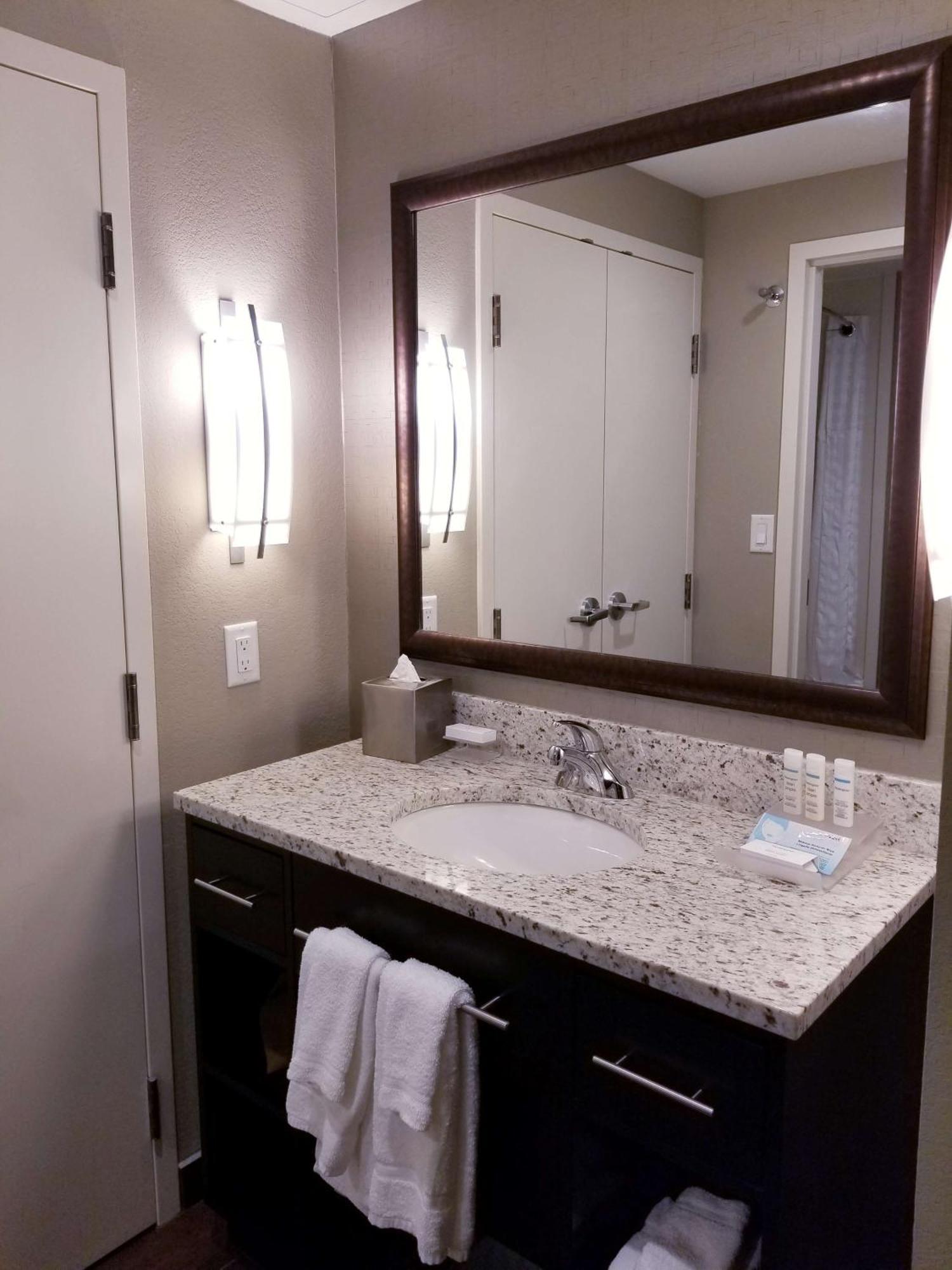 Homewood Suites Calgary Airport Экстерьер фото