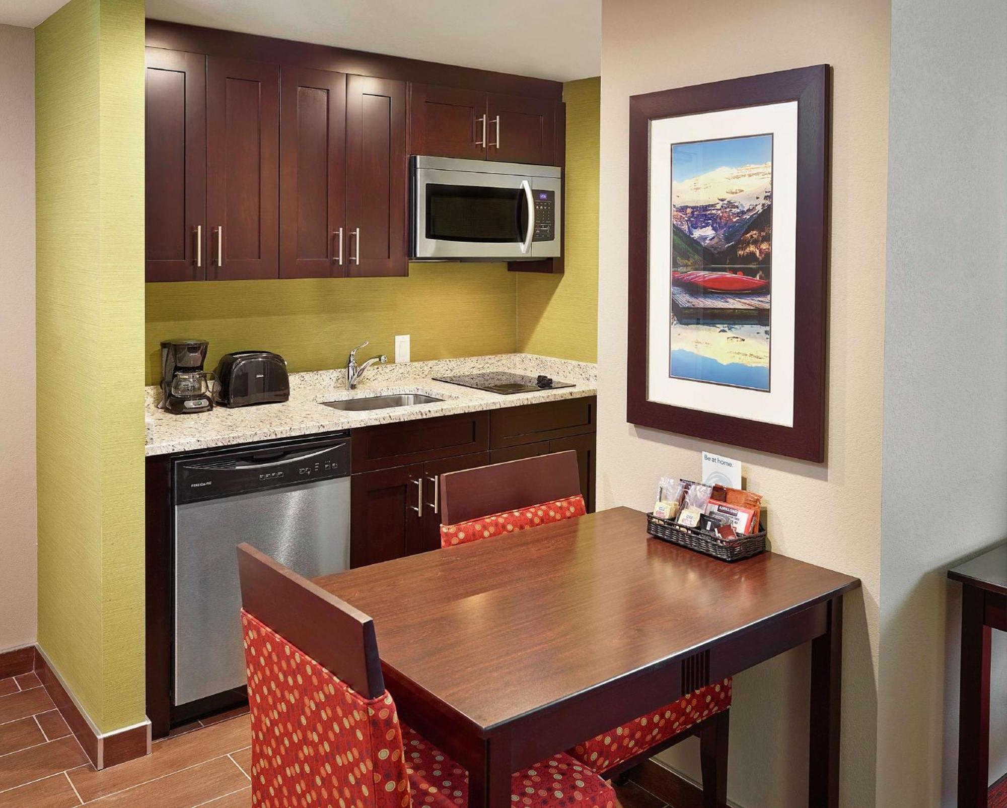 Homewood Suites Calgary Airport Экстерьер фото